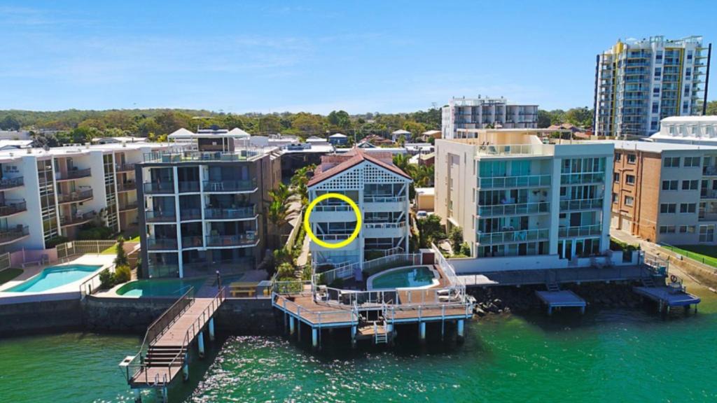 Caloundra House | Absolute Waterfront On The Pumicestone Passage