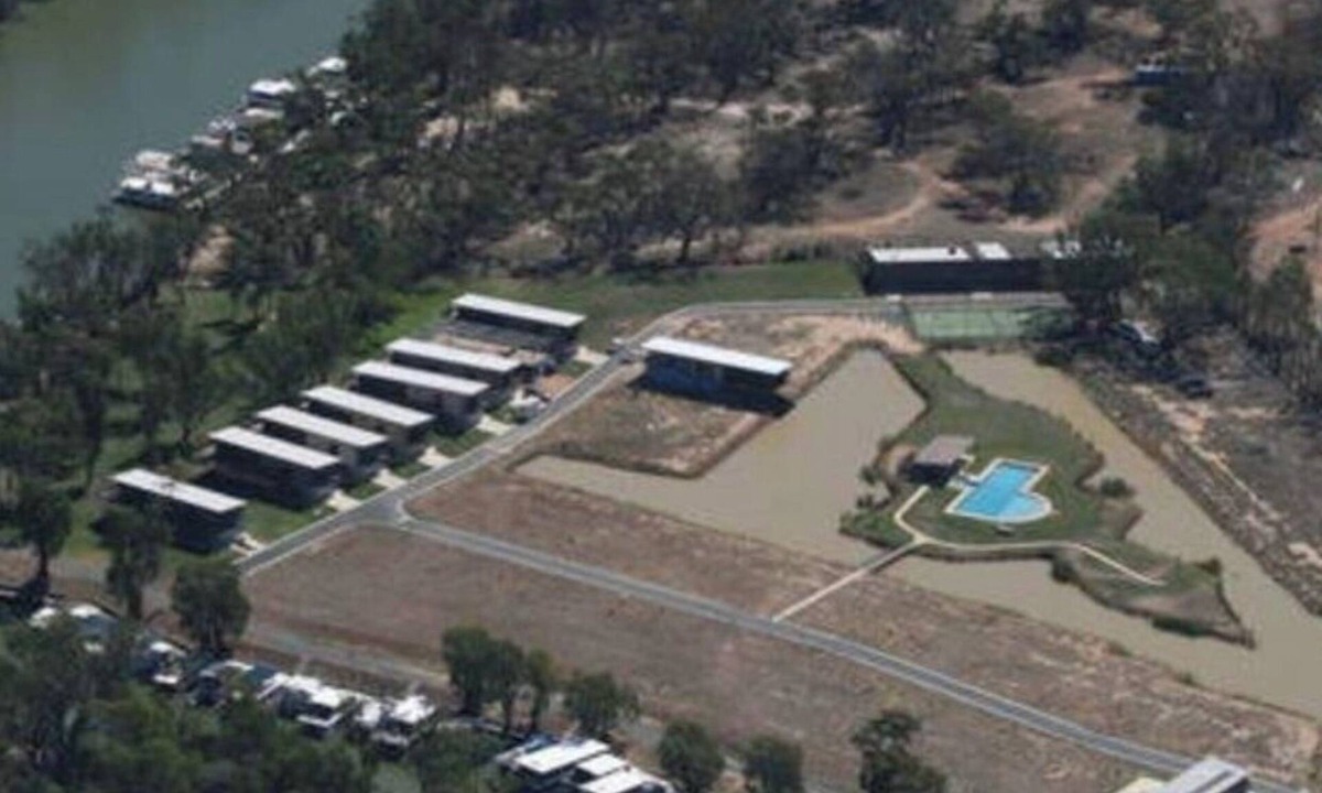 Moama House | Absolutely Murray River Frontage @ Deepcreek marina moama