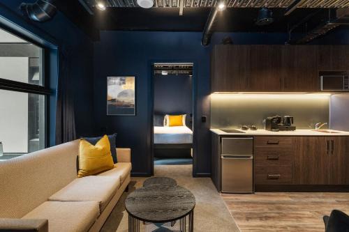 Newton Hotel | Abstract Hotel