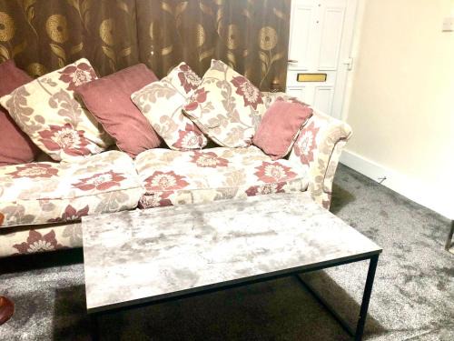 Rochford Apartment | AC Lounge 115