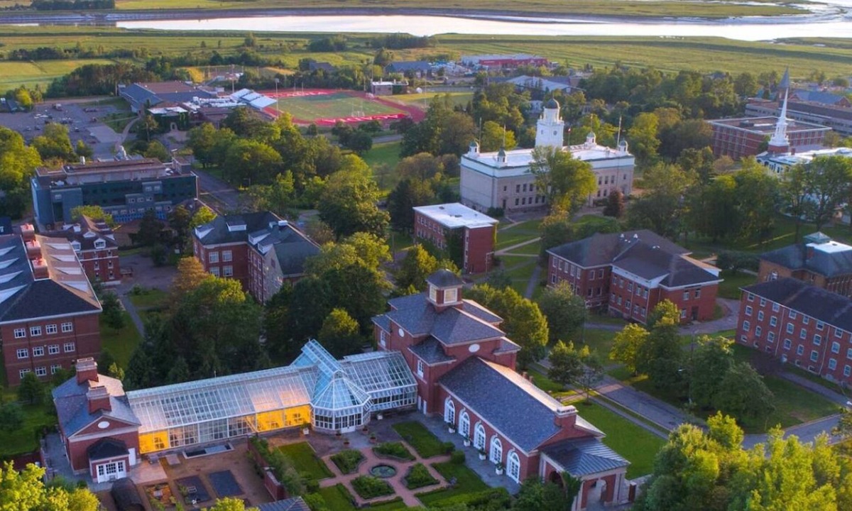 Wolfville Hotel | Acadia University
