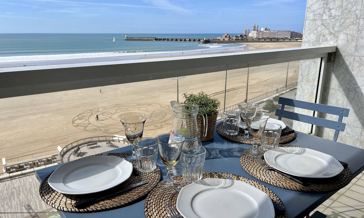 Les Sables d'Olonne Apartment | Accès direct à la Plage + Garage fermé
