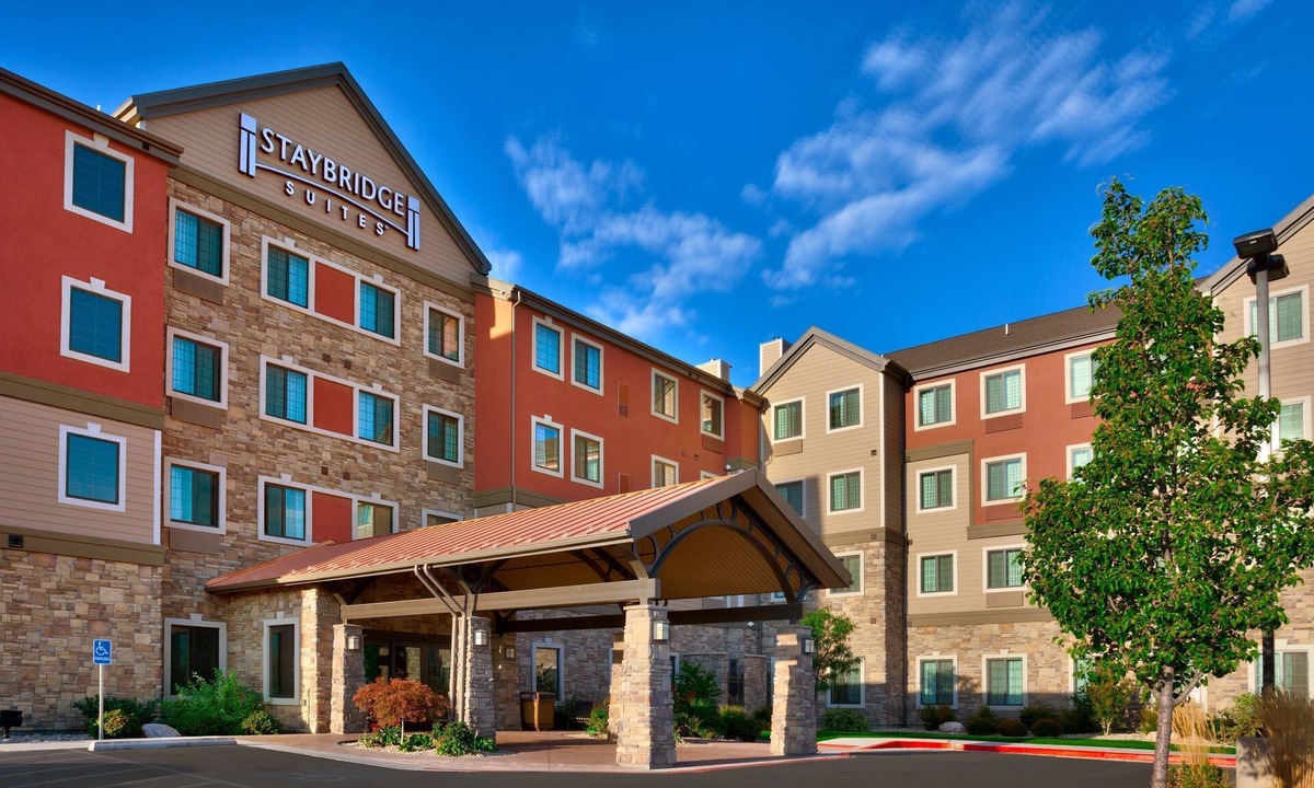Midvale Condo | Access to a Heated Pool & Hot Tub! Free Breakfast Buffet. 1 Bedroom Suite.