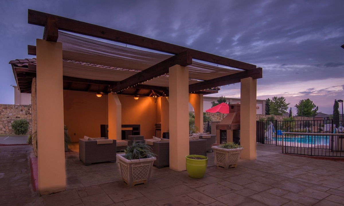 Irving Apartment | Accessible 1BR Suite w/Kitchen | Free Breakfast!