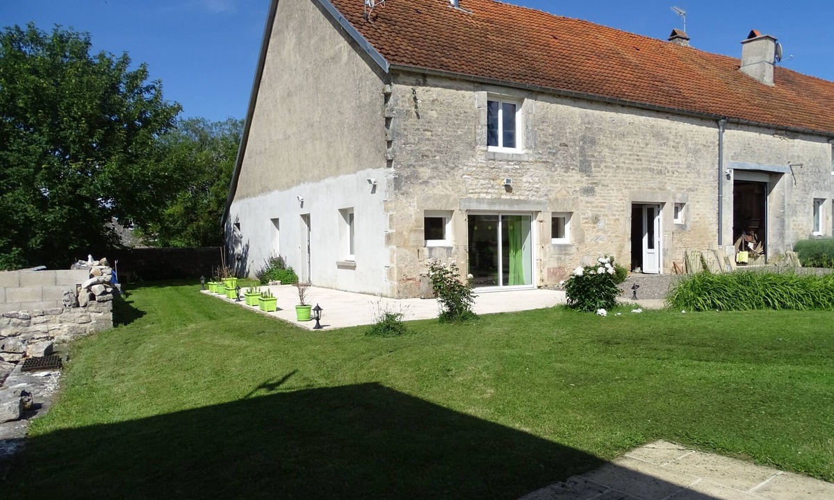 Arc-en-Barrois Apartment | accessible cottage "the stable with two walnuts"
