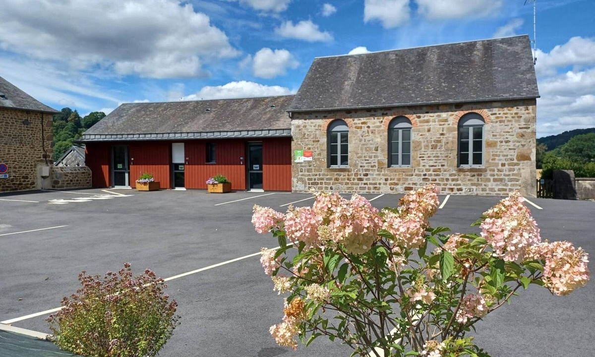Lonlay-l'Abbaye Apartment | Accessible ground-floor house with dormitory for groups in Lonlay-l'Abbaye