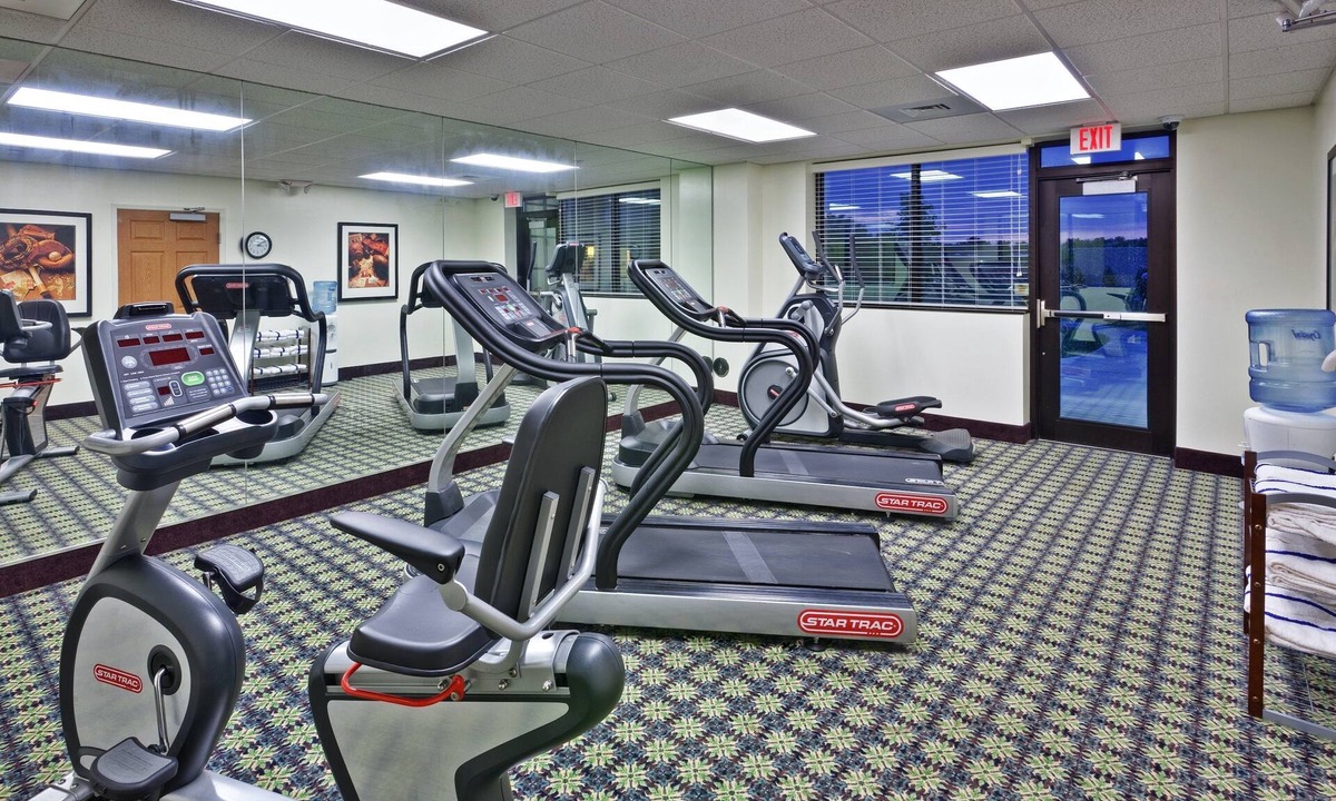 West Seneca Apartment | Accessible Queen Studio w/Kitchen, Buffalo