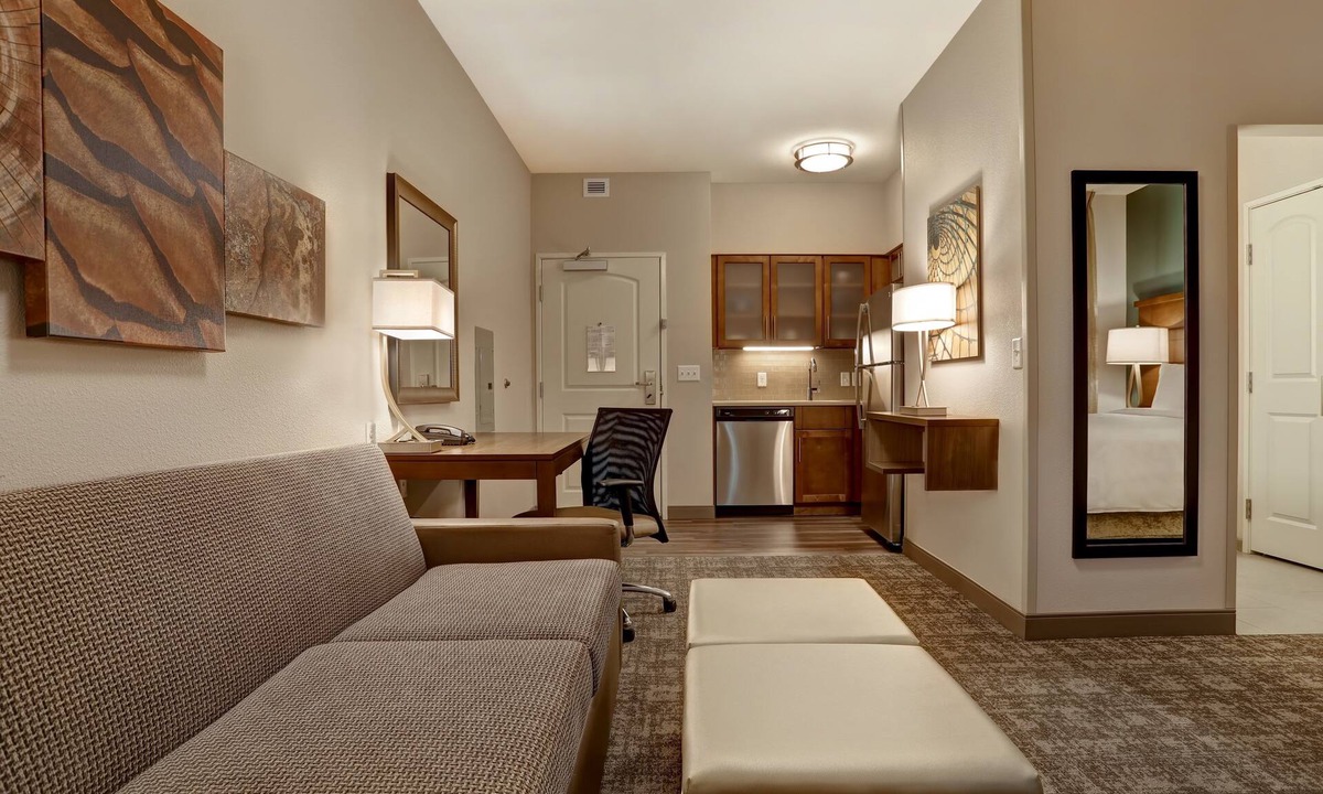 Overland Park Apartment | Accessible Queen Studio w/Full Kitchen, KS