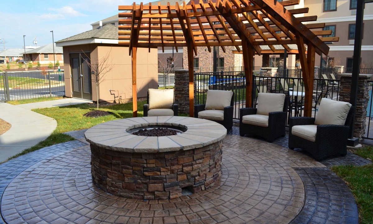 Bowling Green Apartment | Accessible Studio Suite | Kitchen & Free Breakfast