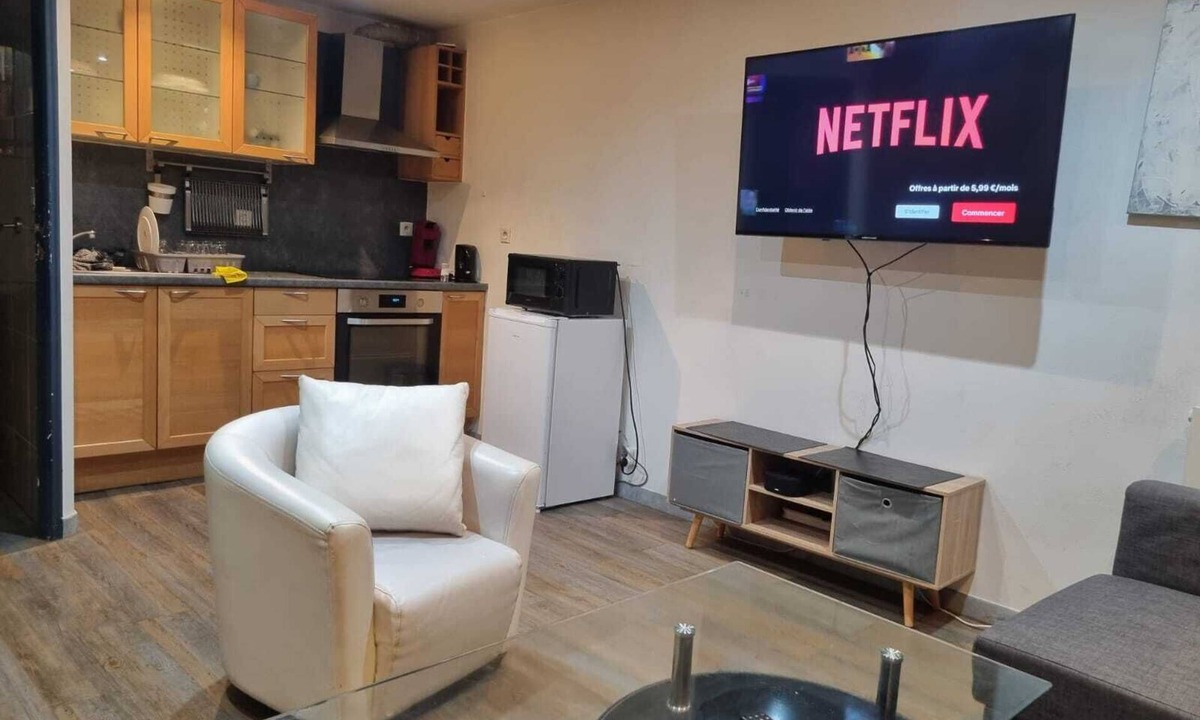 Villeneuve-Saint-Georges Apartment | Accommodation with room near airport