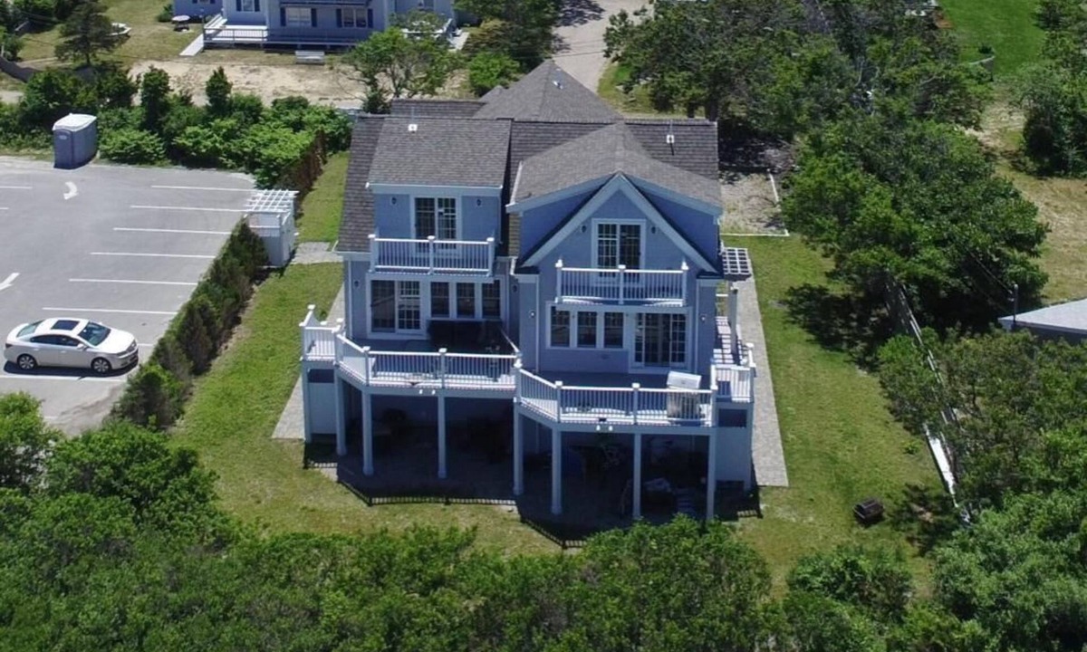 Dennis House | Accommodates 12 Guests Overlooking Cape Cod Bay, 6 BR/6 BTH (2048)