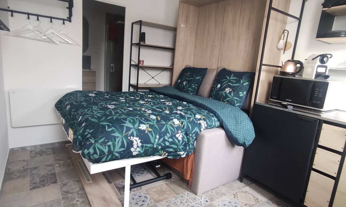 Marcq-en-Baroeul Apartment | Accommodation with terrace and secure, covered parking, 5 minutes from Lille
