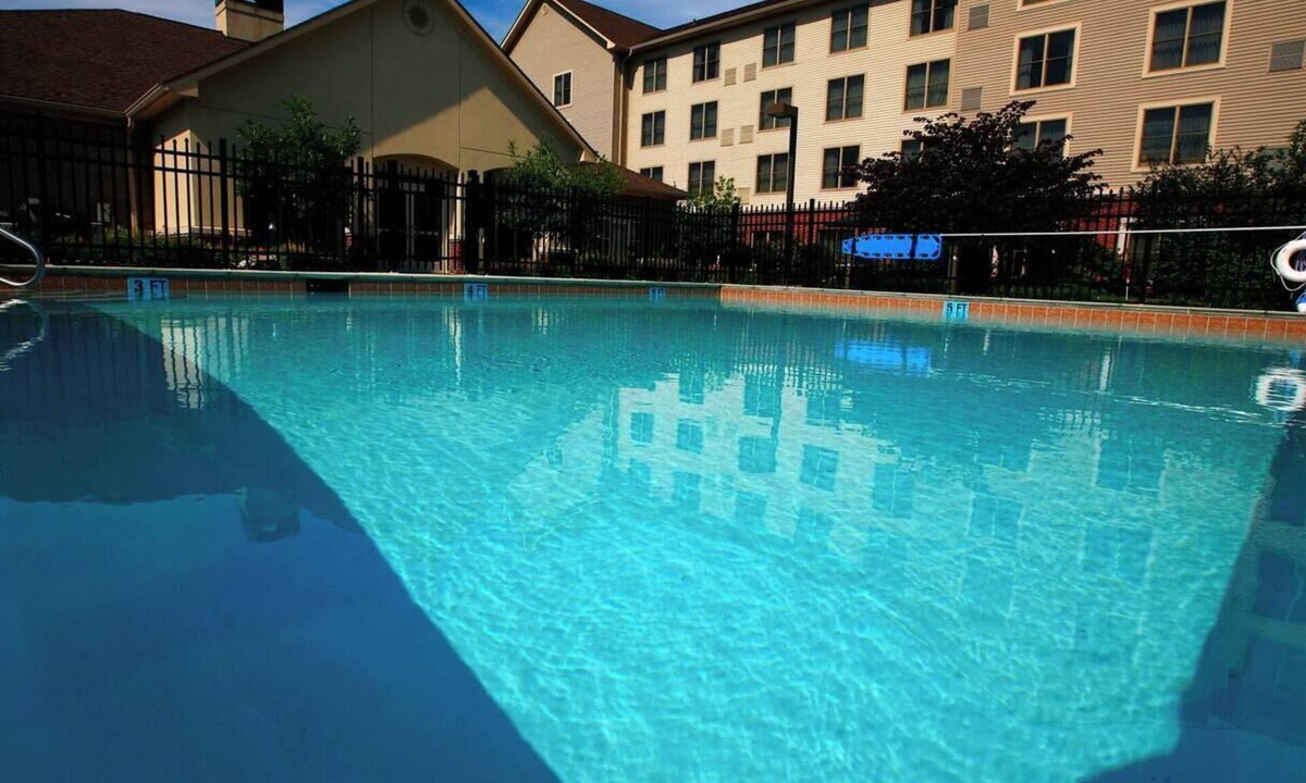 Lexington Hotel | Accommodation Suitable for Pet Parents | Free Parking | 2.1 Mi from Kirk Park