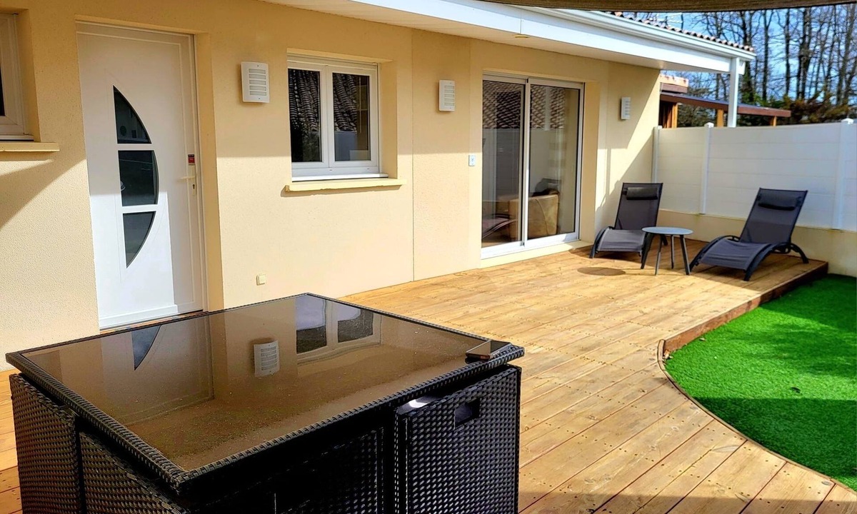 Arsac House | Accommodation with spa and private terrace