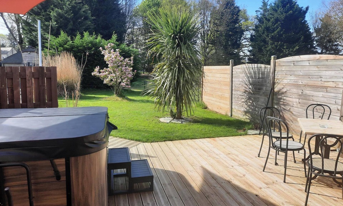 Erbree House | Accommodation with spa under the stars
