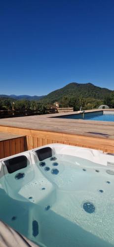 Estadens House | Accords Pyrénées - Vue Pyrénées - Piscine et spa - classé 4 étoiles
