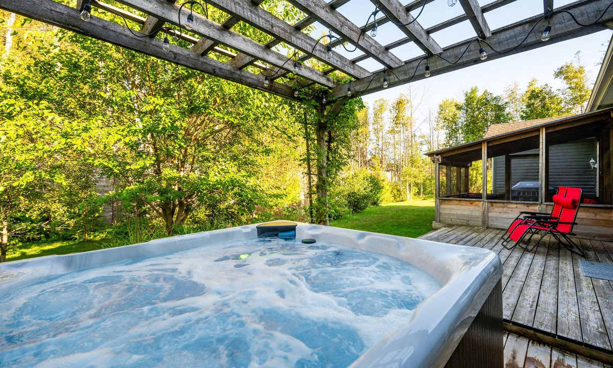 South Bruce Peninsula House | Ace Cottage | HOT TUB | +AC| Near beach