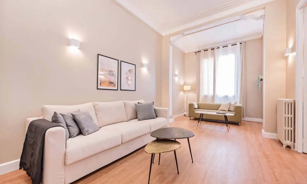 Sant Antoni Apartment | Acomodis Apartments - Comfy 10-Bedroom Group Flat in L’Eixample up to 18 people!
