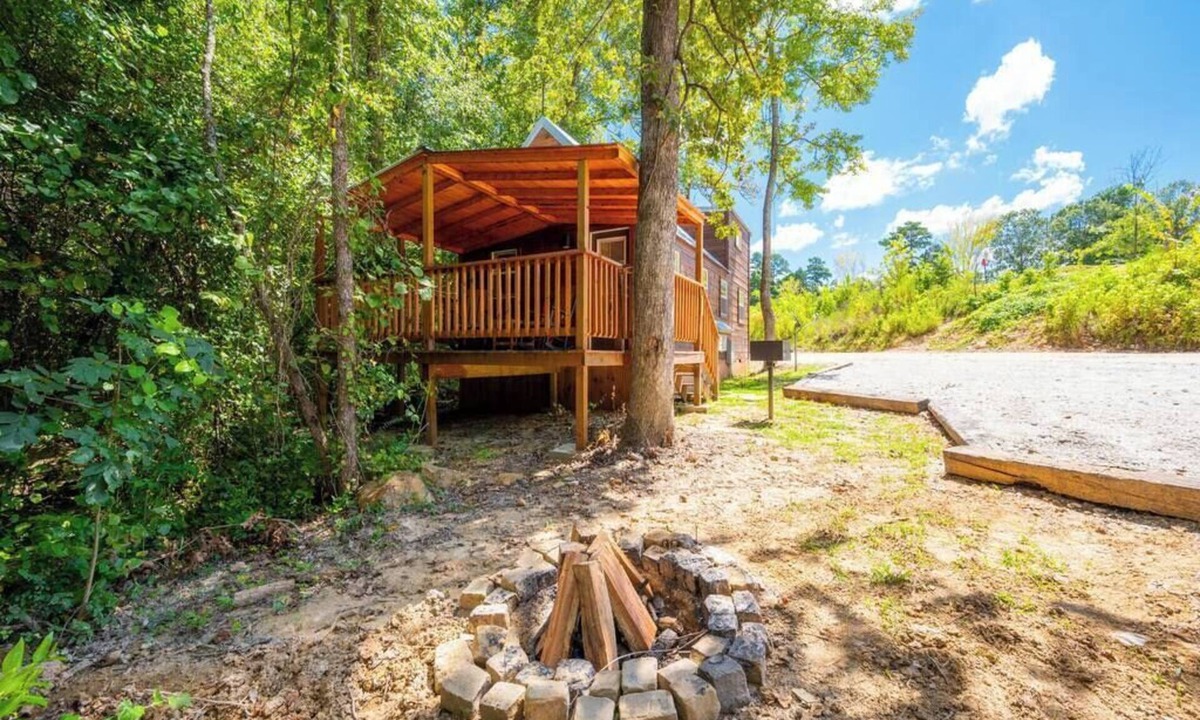 Broken Bow Cabin | Acorn: Sleeps 4, Tiny Cabin, Pets, Near Park/Lake