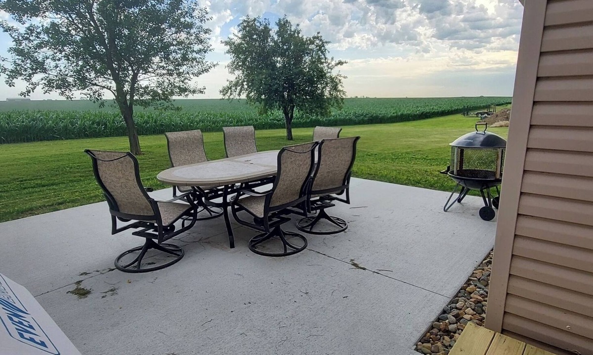 Adams County House | Acreage Centrally Located on Highway Easy Access to Key Destinations