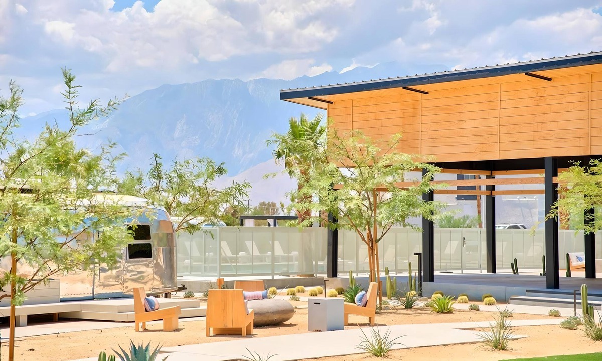 Desert Hot Springs Hotel | Acres Landing