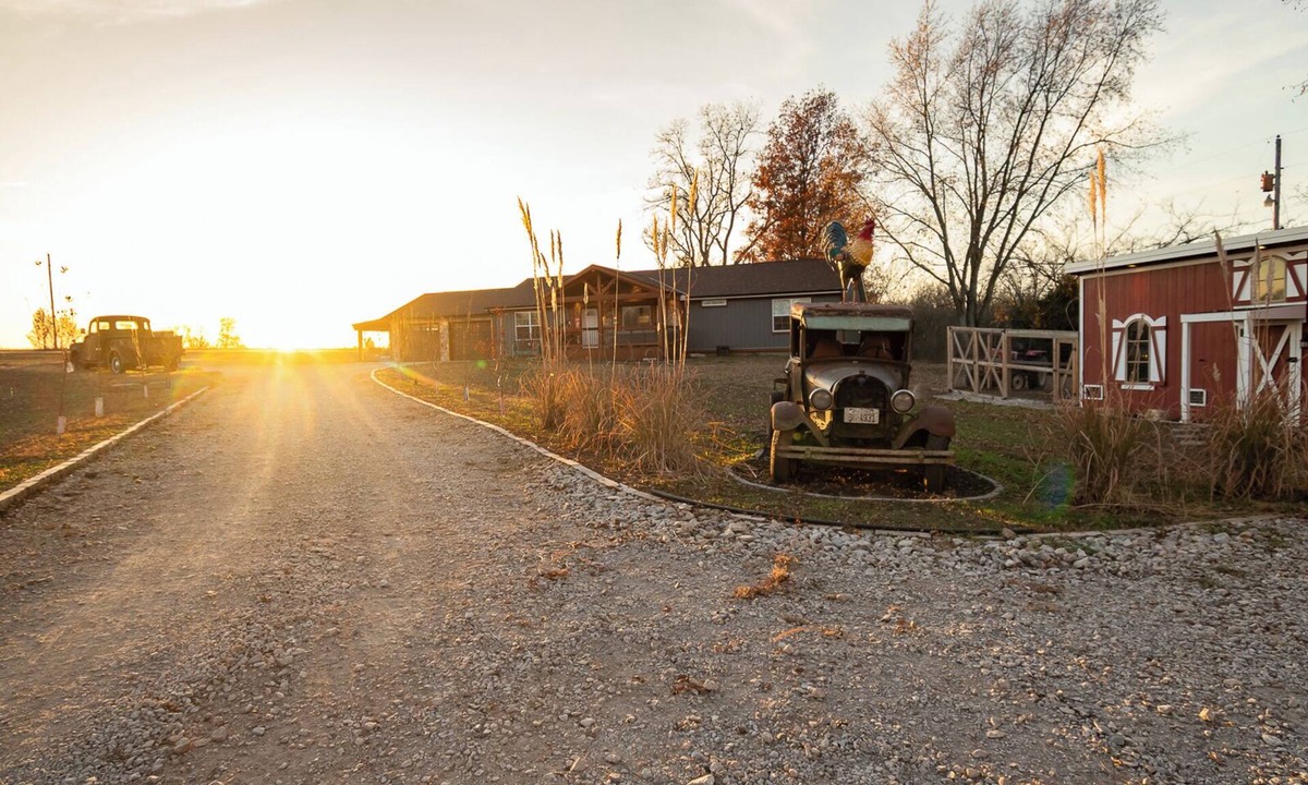 Fontana House | Acres of Life: Escape to a unique country retreat & tranquil farmhouse getaway.