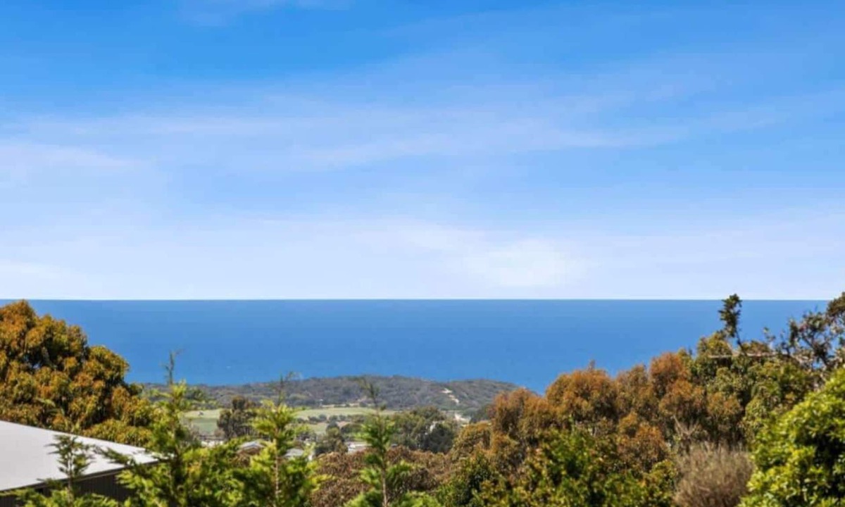 Jan Juc House | Acres, Views, 6 Bdrm's inc Tiny Home Pet Friendly