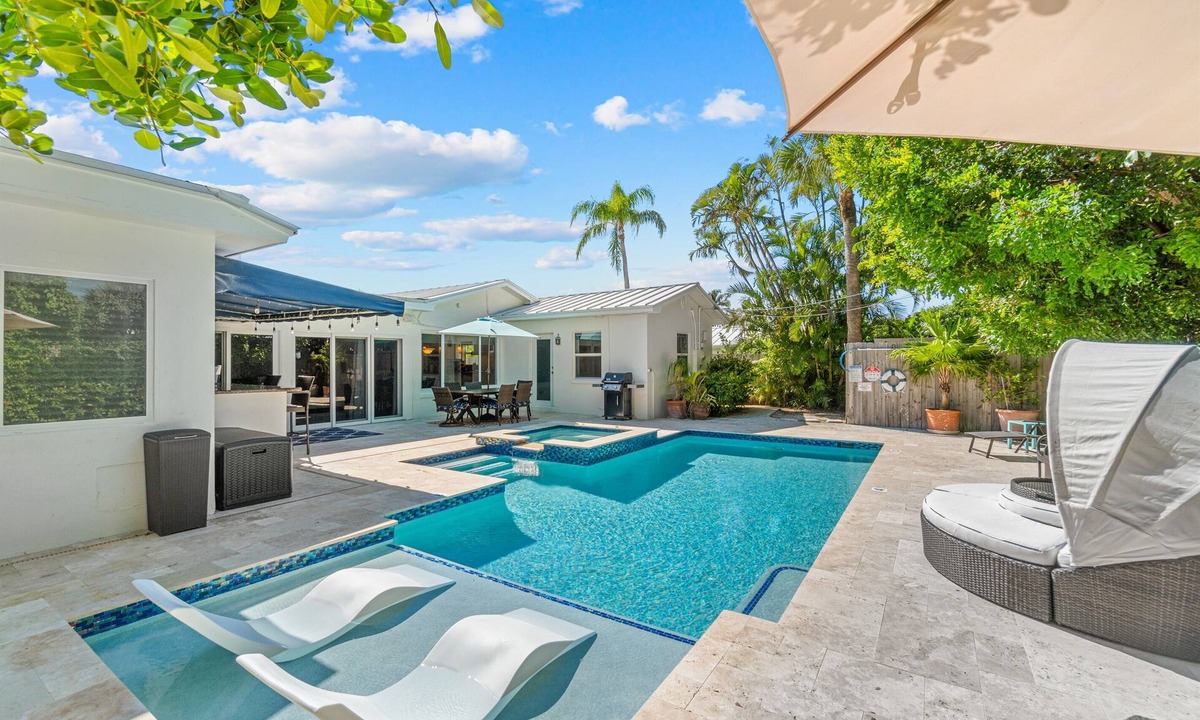 Singer Island House | Across from Beach- 3 Master Suites, Heated Pool & Spa, Tanning Ledge, Golden Tee