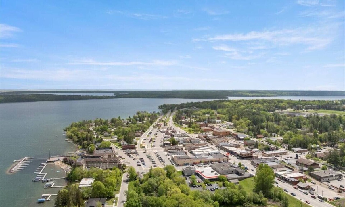 Walker Apartment | Across from Leech Lake!