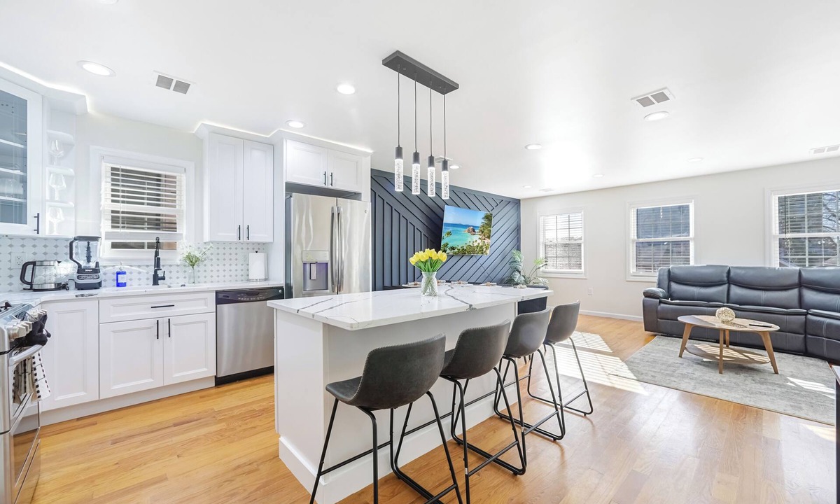 Constable Hook House | Across River from NYC Modern Home 10bds 4.5bth Near EWR 3 FREE Parking Space