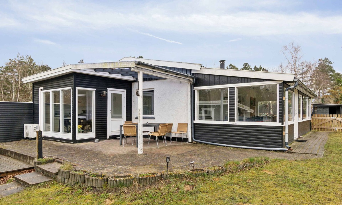 Hoensinge House | Active holiday in large home with garden