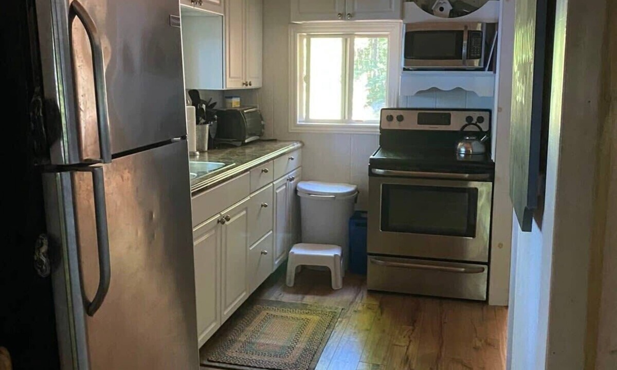 Port Carling Cabin | Ada Lake Cottage - Port Carling couples retreat