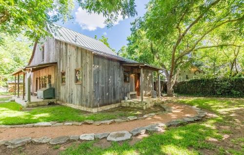 Fredericksburg House | Ada's Peach Street Hideaway