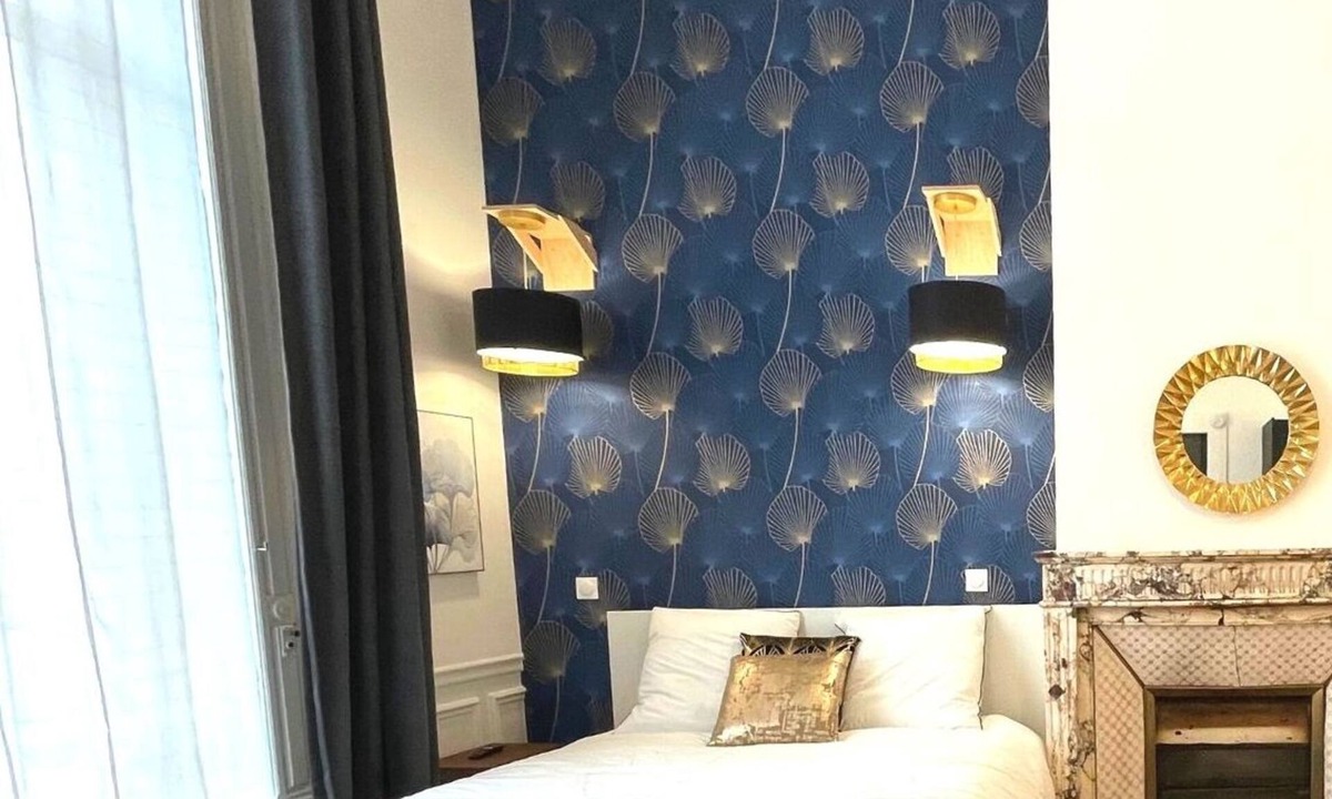 Valenciennes Apartment | Adam à part, Dans de beaux draps