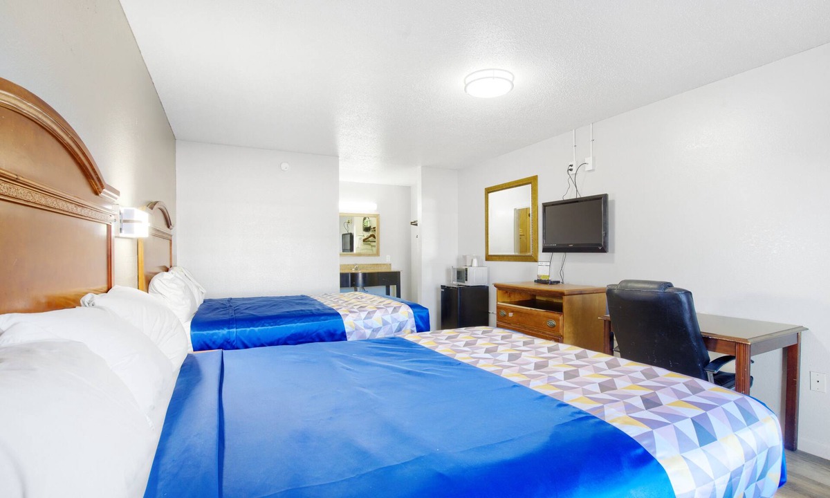 Dothan Hotel | Adams Inn