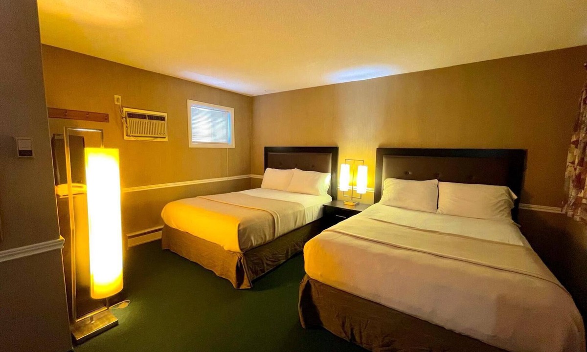 Sault Ste. Marie Hotel | Adams Motel