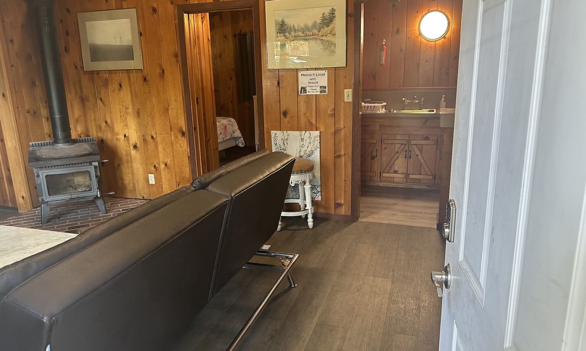 Boulder Creek Cabin | Adan -Rustic Cabin Interior