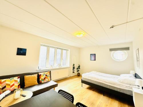 Aalborg Apartment | aday - Charming and Bright Studio Apartment