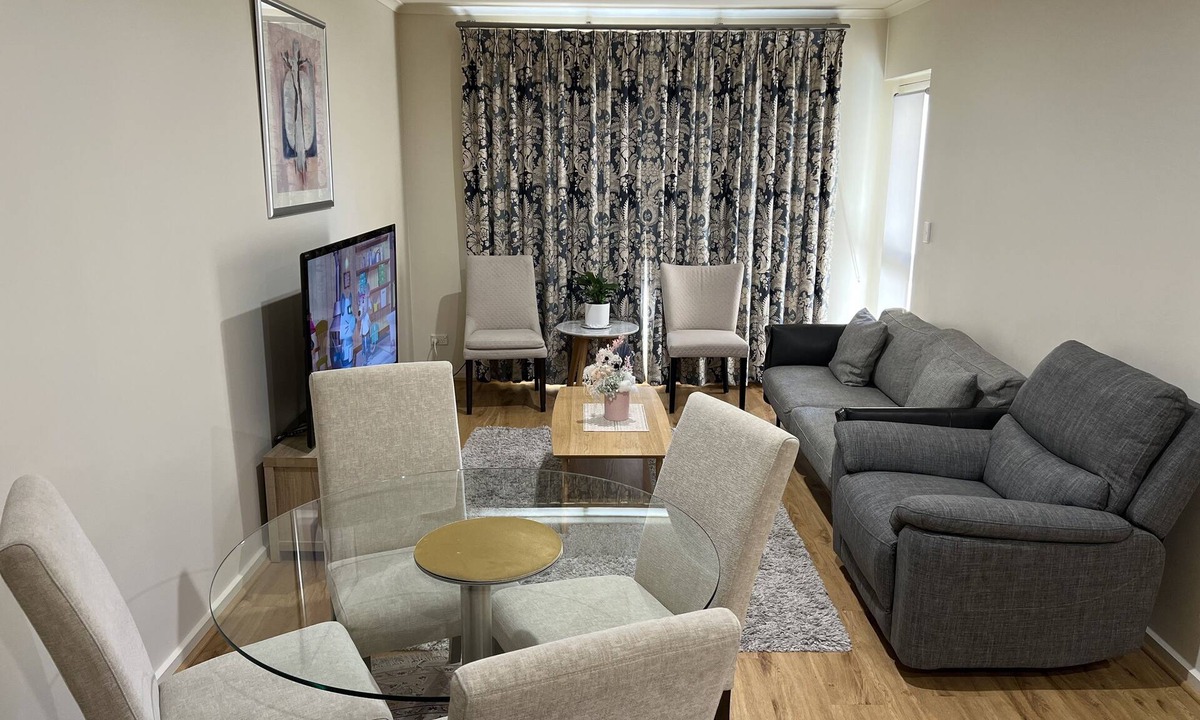 Adelaide Central Business District Apartment | ADELAIDE CENTRAL APARTMENT - 3BR, 2BATH & CARPARK