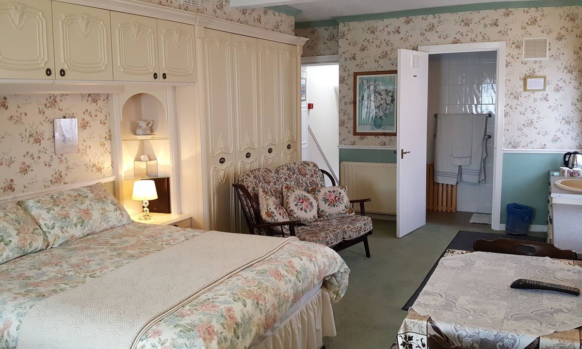 Clacton-on-Sea Bed & Breakfast | Adelaide Guesthouse