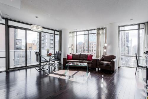 Vaughan Apartment | Adelaide Stays and Suites - Walk to Subway - Easy Access Downtown Toronto