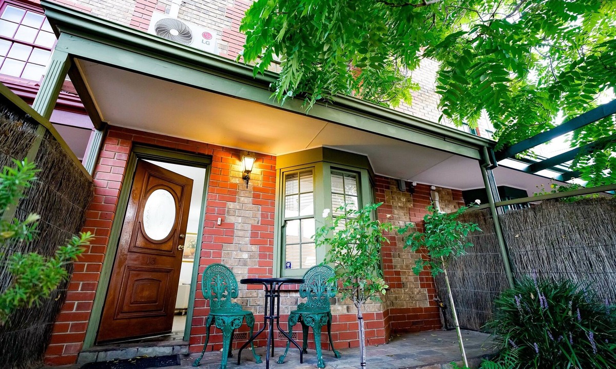 North Adelaide House | Adelaide Style Accommodation near City