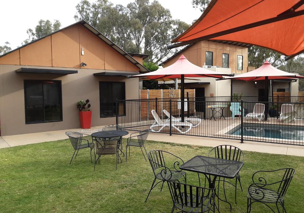 Echuca Apartment | Adelphi Apartment 2- Poolside or Apartment 2A- King Studio