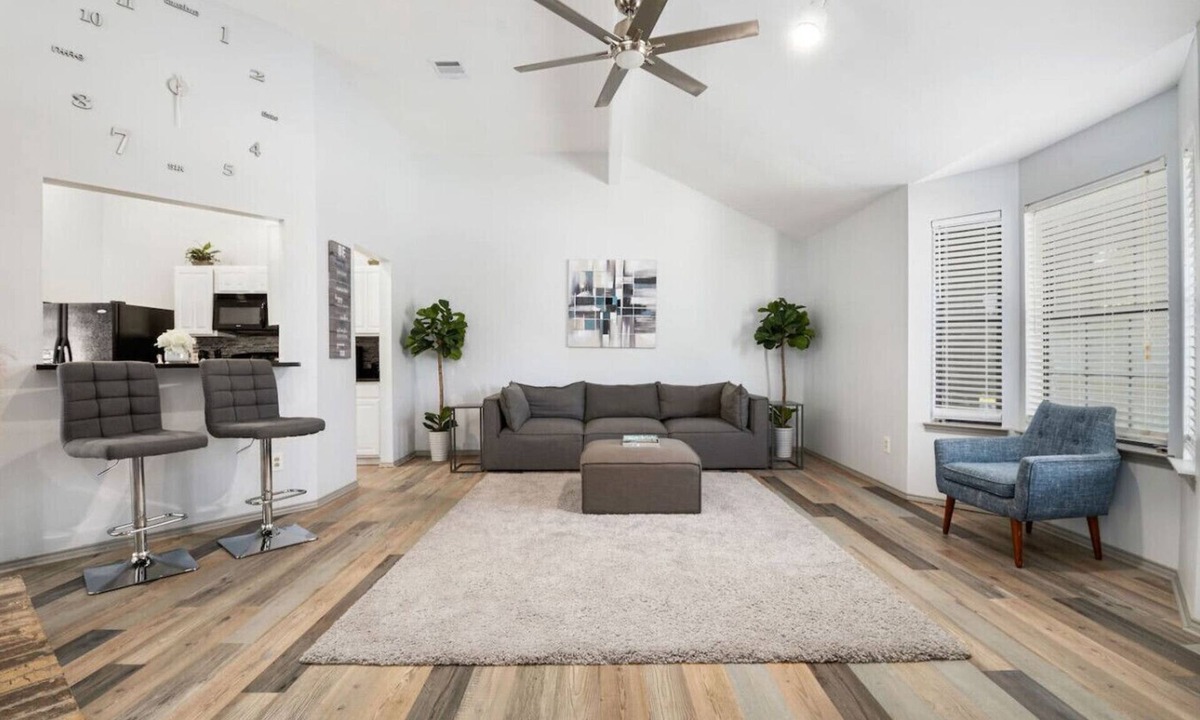 Buckner Terrace - Everglade Park House | Adequate 3 BR 2 Bath Home