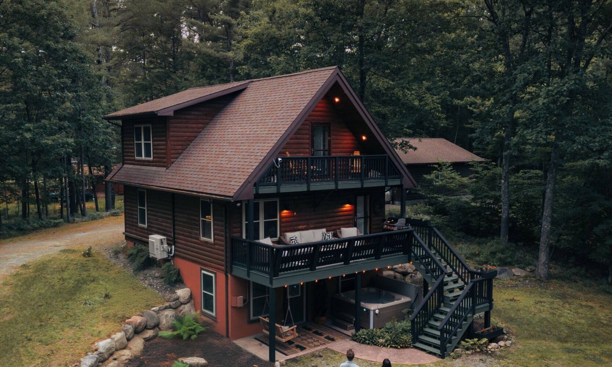 Jay House | Adirondack cabin near Lake Placid & High Peaks: 7 person hot tub and skiing