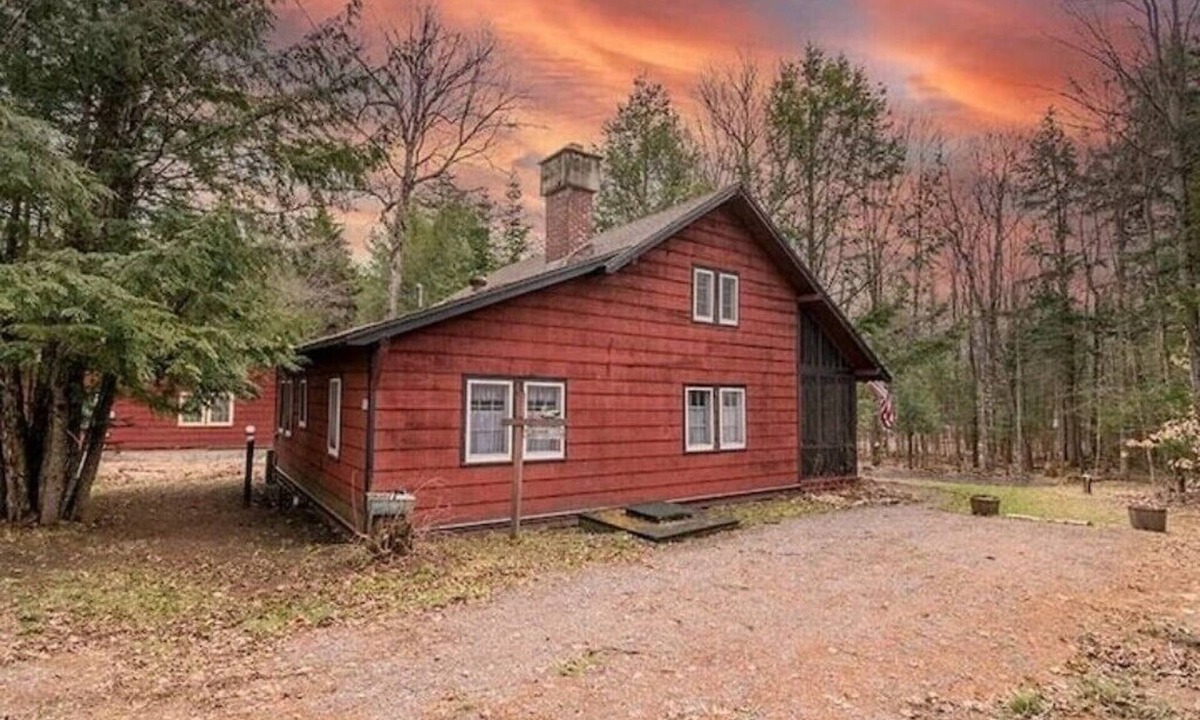 Saranac Lake Cabin | Adirondack cozy cottage with lake access, "Lune". Upper Saranac Lake area