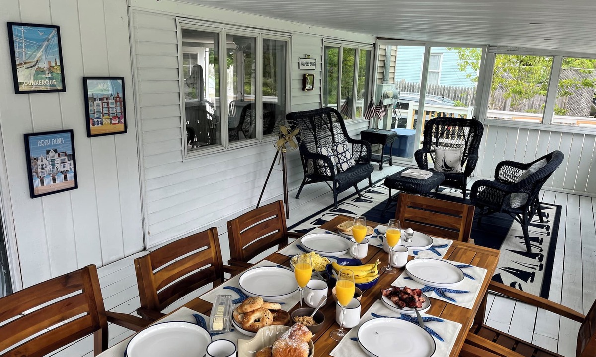 Port Kent House | Adirondack family Lakehouse 5 min driving from Ausable chasm.