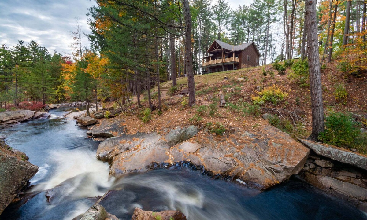 Glenfield Cabin | Adirondack River Lodge/Spectacular Waterfalls/Natural swimming pools.