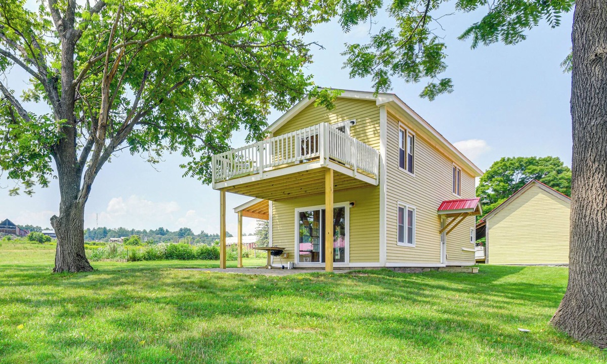 Port Henry Cottage | Adirondacks Cottage w/Countryside Views!