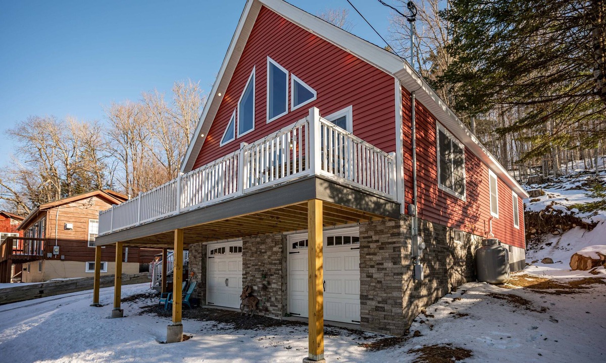 Town of Webb Ski Chalet | ADK Chalet - On Snowmobile Trail & Near Everything